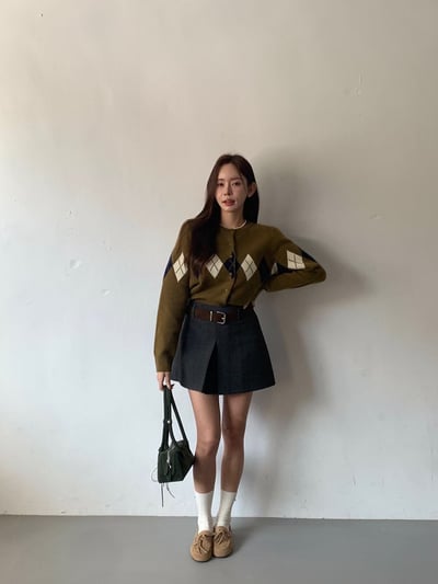 圓領配色菱格紋排釦針織衫9