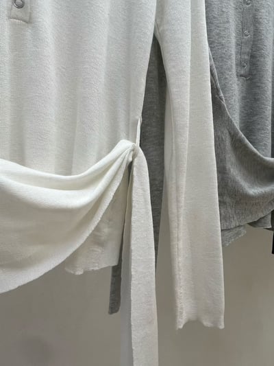 排釦領側綁結造型薄款Ｔ10