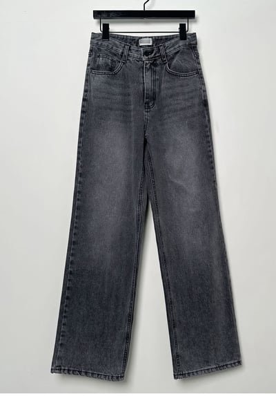 刷淺白黑灰直筒牛仔褲9