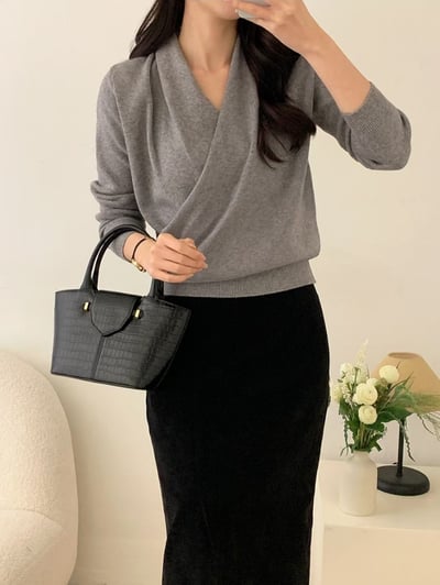 微垂墜交錯V領針織衫7