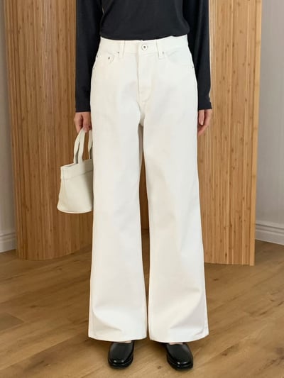 極簡中高腰白色微寬褲4