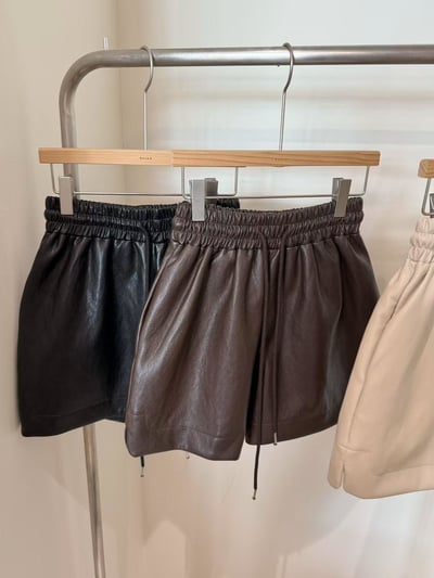 兩側開岔抽繩皮革短褲8