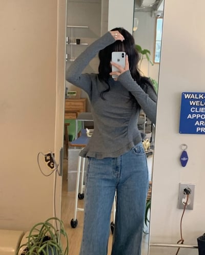 斜切邊荷葉下擺造型螺紋上衣4