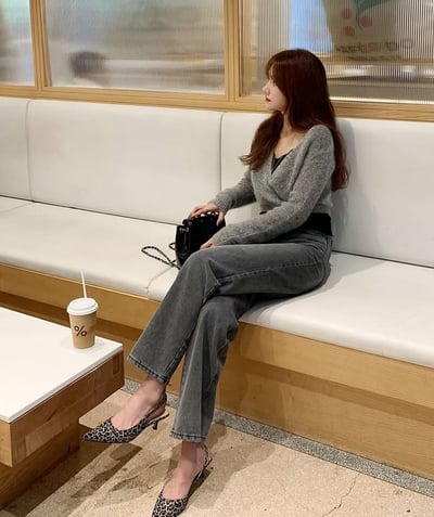 刷淺白黑灰直筒牛仔褲4