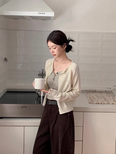 多色款！金牌小logo圓領排釦短版針織衣6