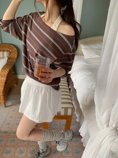 斜肩配色橫條紋薄款Ｔ1