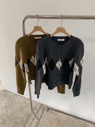 圓領配色菱格紋排釦針織衫10