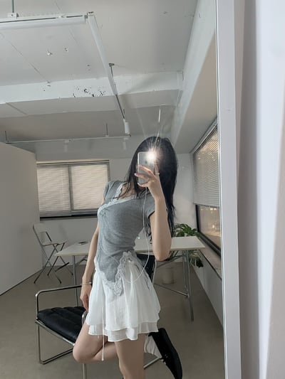 拼接蕾絲交錯Ｖ領開衩棉Ｔ3