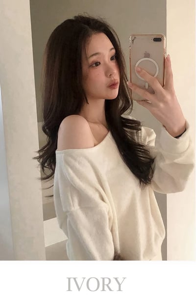 斜肩下擺排釦素色柔軟羊毛上衣（羊毛10%+安格拉羊毛5％）4