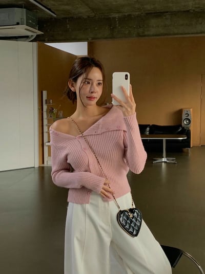 翻領露肩排釦坑紋針織衫2