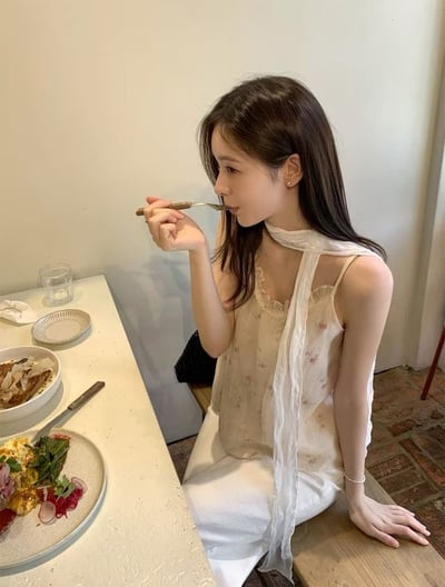 荷葉滾邊Ｖ領小花背心6