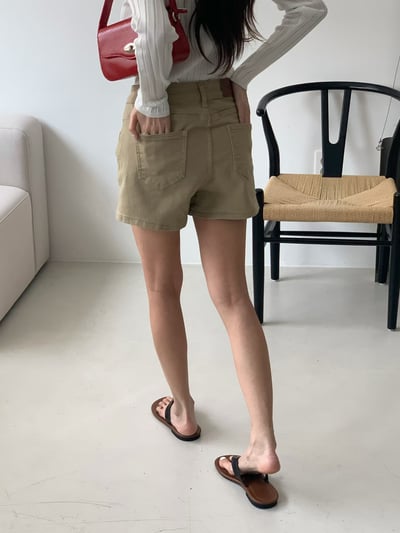 百搭中低腰順身短褲7
