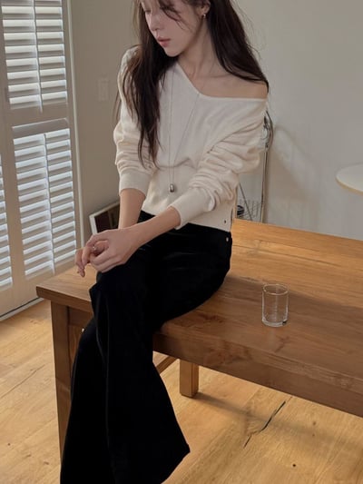 可拉斜肩針織上衣6