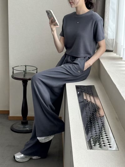 銀牌logo坑紋短袖Ｔ+抽繩寬褲SET4