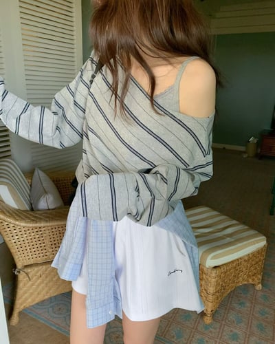 斜肩配色橫條紋薄款Ｔ3