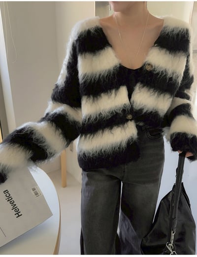 配色寬條紋毛毛落肩外套1