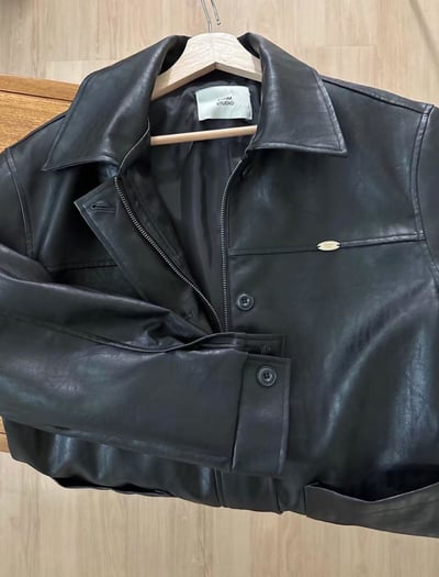 小金牌翻領長版仿皮口袋西外5