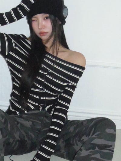 反折平領排釦下開衩橫條紋針織衫10