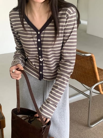 Y領撞色橫條紋排釦針織衫3