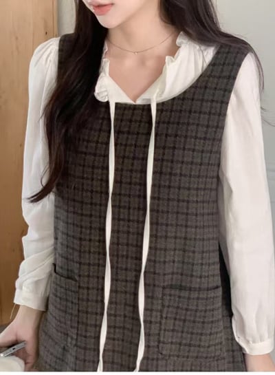 英倫風格紋傘擺磨毛背心短洋4