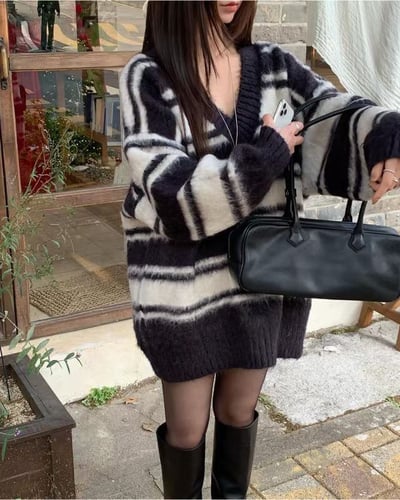 V領毛款橫條紋長版針織衣(羊毛20%)6