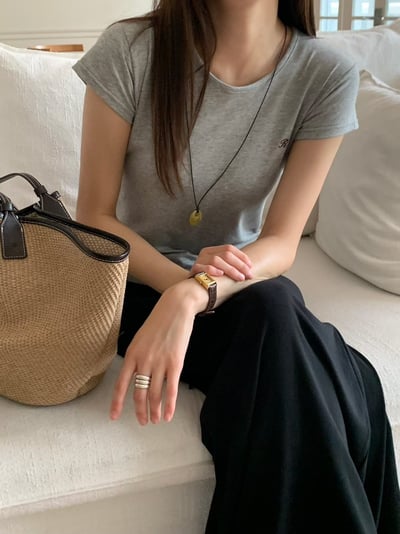 小R刺繡合身短版竹節棉Ｔ7