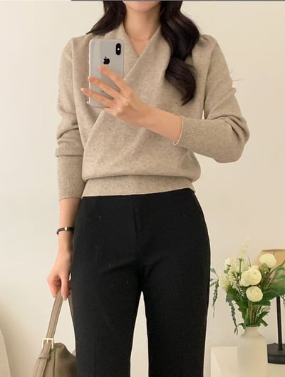 微垂墜交錯V領針織衫6