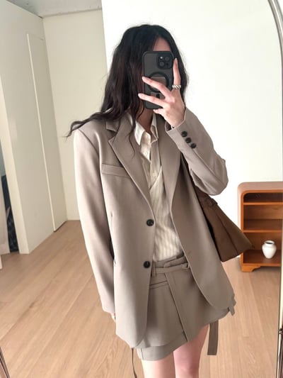 墊肩附綁帶西裝外套＋層次低腰西裝短褲裙SET(可拆買）2