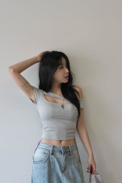 斜肩膀辣妹BRA 短T9