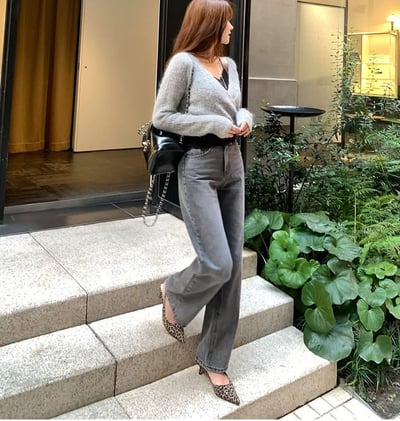 刷淺白黑灰直筒牛仔褲5