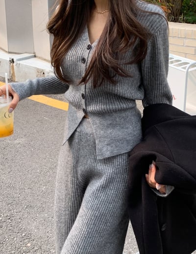 -2kg超顯瘦！Ｖ領坑紋針織衫+鬆緊長褲SET3