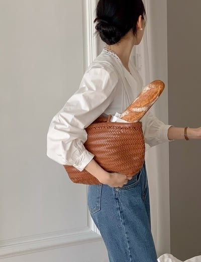 法式蕾絲滾邊翻領壓折襯衫6