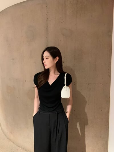 微墜領口素色針織衫6