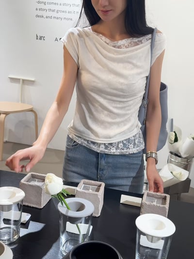 拼接蕾絲斜肩垂墜領上衣16