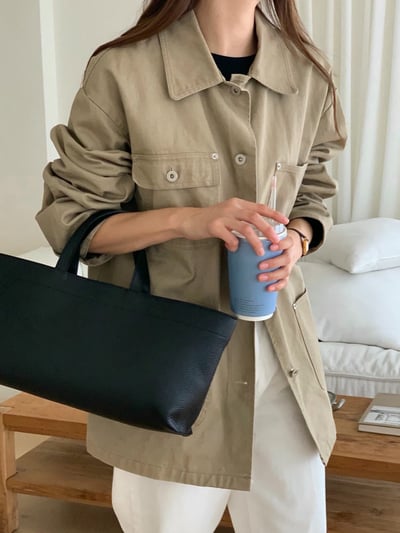 口袋造型落肩長版風衣外套5