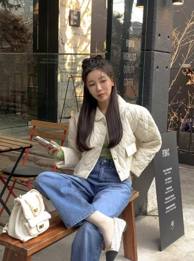 娃娃領菱格紋金釦輕薄羽絨外套9