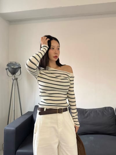 斜肩細坑條橫紋針織衣6