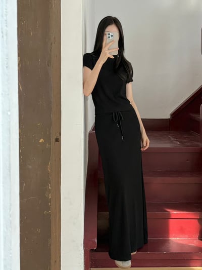 折扣✨高領坑紋短袖上衣＋順身抽繩長裙SET(可拆買）2