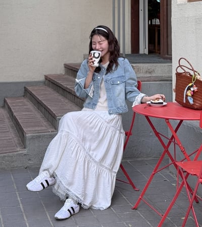 袖口繡蕾絲設計淺藍牛仔外套9