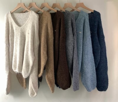 Ｖ領泡泡袖金牌logo厚款針織衣8