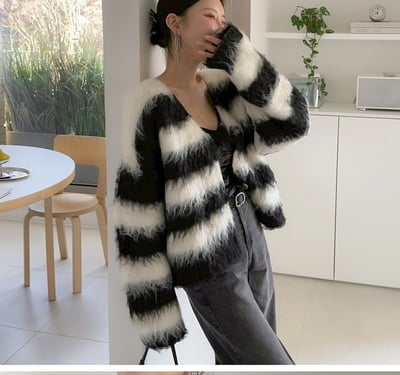 配色寬條紋毛毛落肩外套5