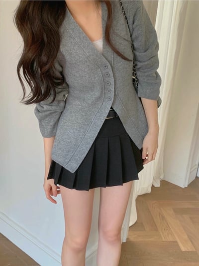 Ｖ領牌釦開衩下擺針織衣1