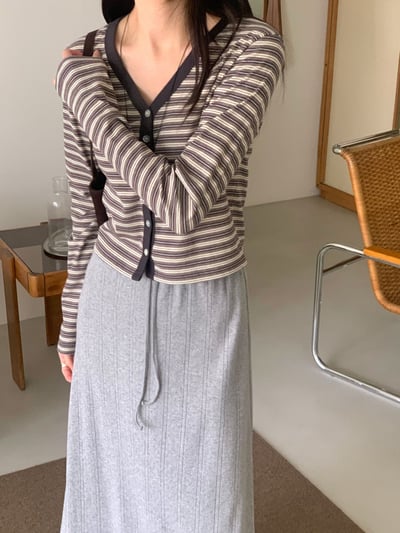 Y領撞色橫條紋排釦針織衫14