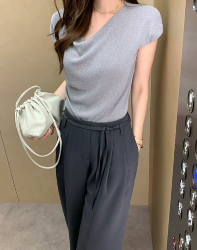 微墜領口素色針織衫2