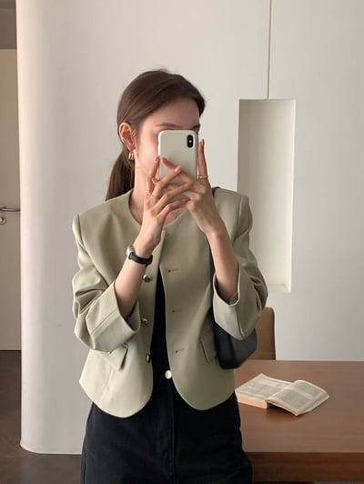 圓領微短版金釦西裝外套7