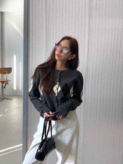 圓領配色菱格紋排釦針織衫3