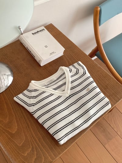 (客訂勿下單）V領休閒條文圓牌logo針織衫2