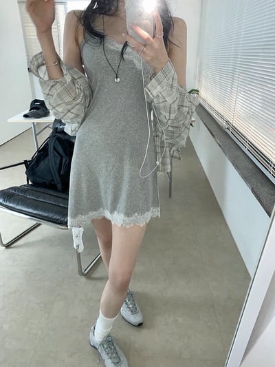 不對稱下擺拼接蕾絲棉質背心短洋3