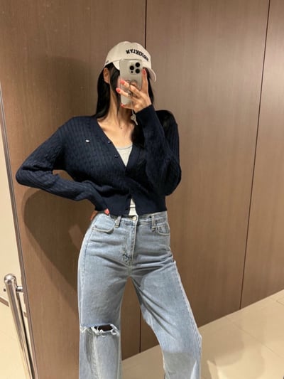 Ｖ領銀牌logo排釦麻花針織衫3