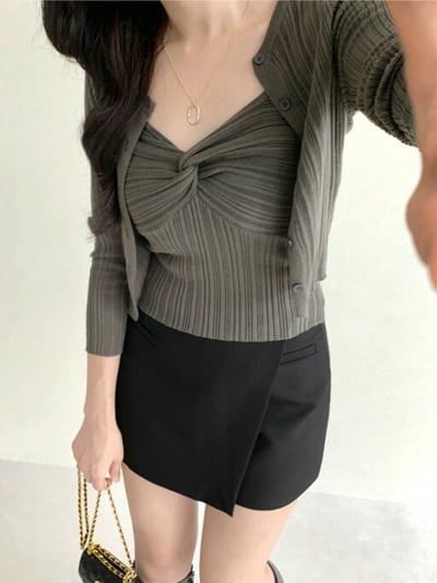 兩穿細坑條排釦罩衫＋扭結背心SET3